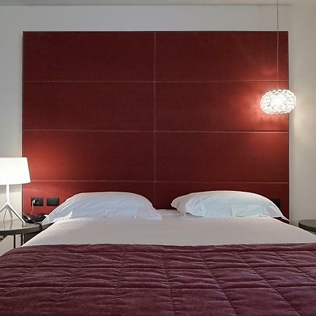 Link124 Hotel Parma Bagian luar foto