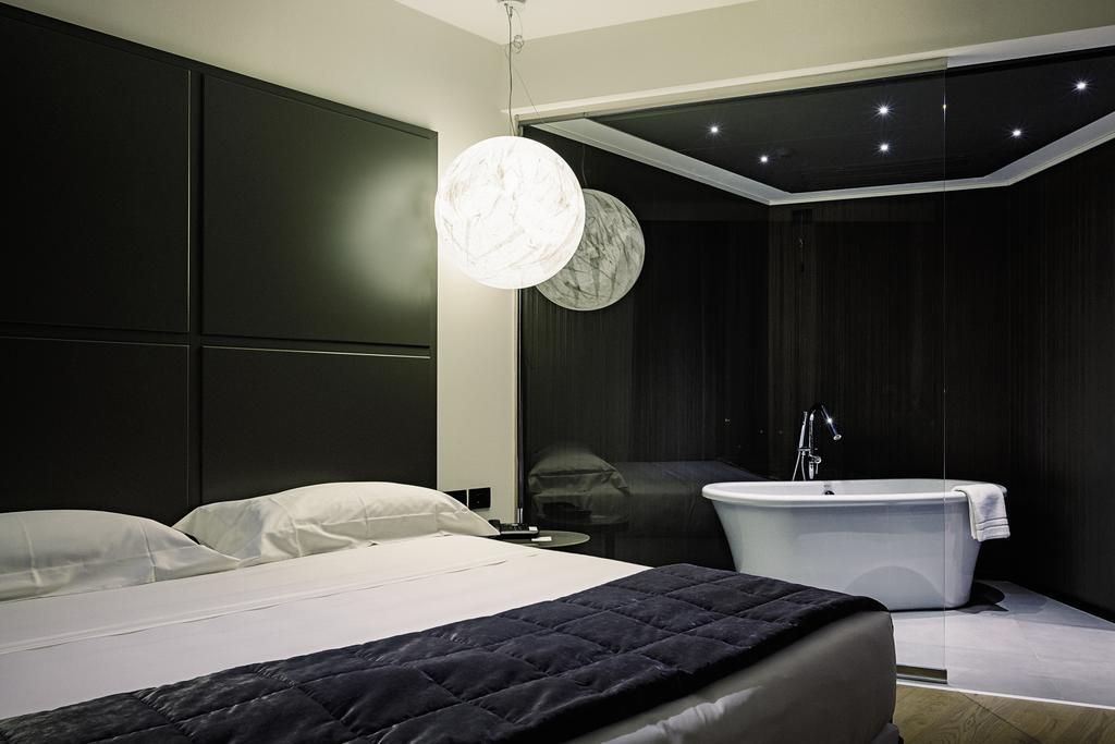 Link124 Hotel Parma Bagian luar foto