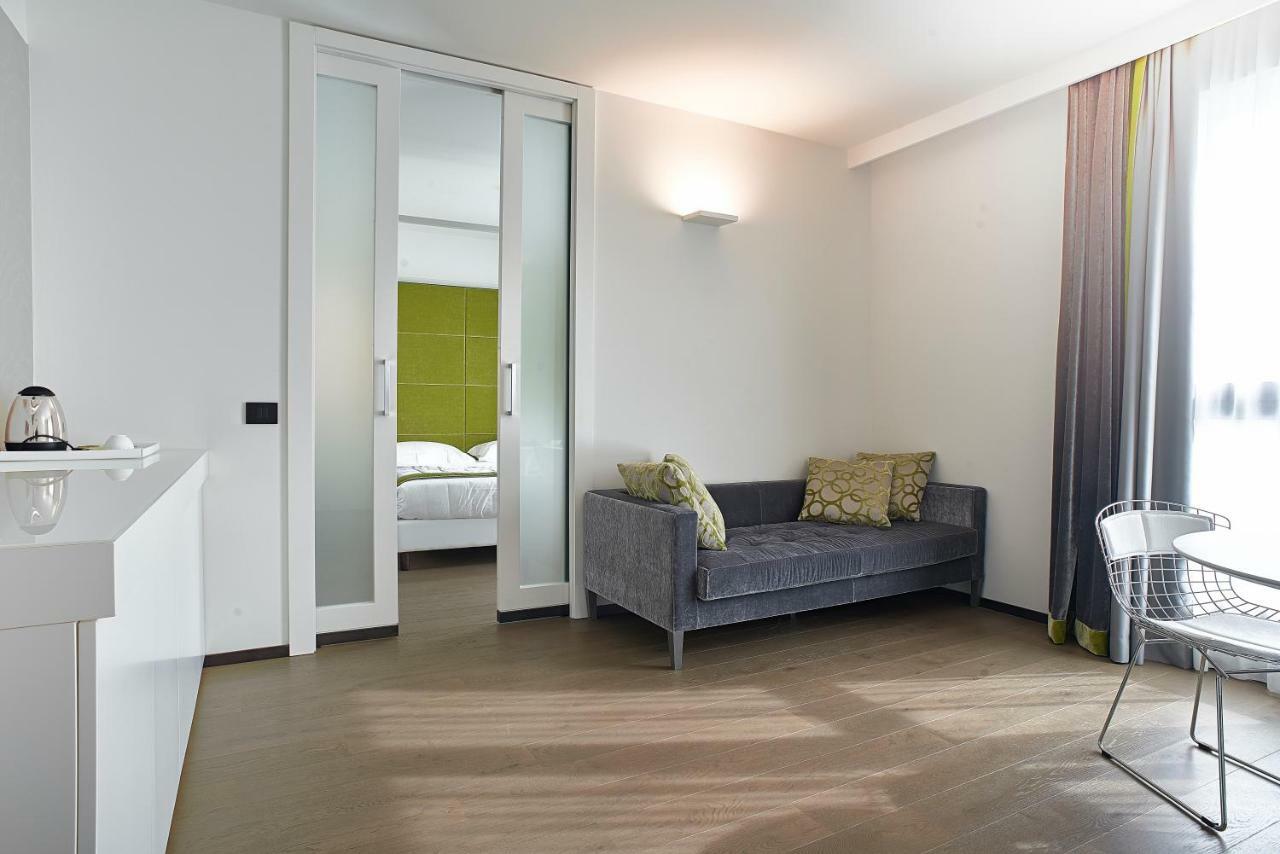 Link124 Hotel Parma Bagian luar foto