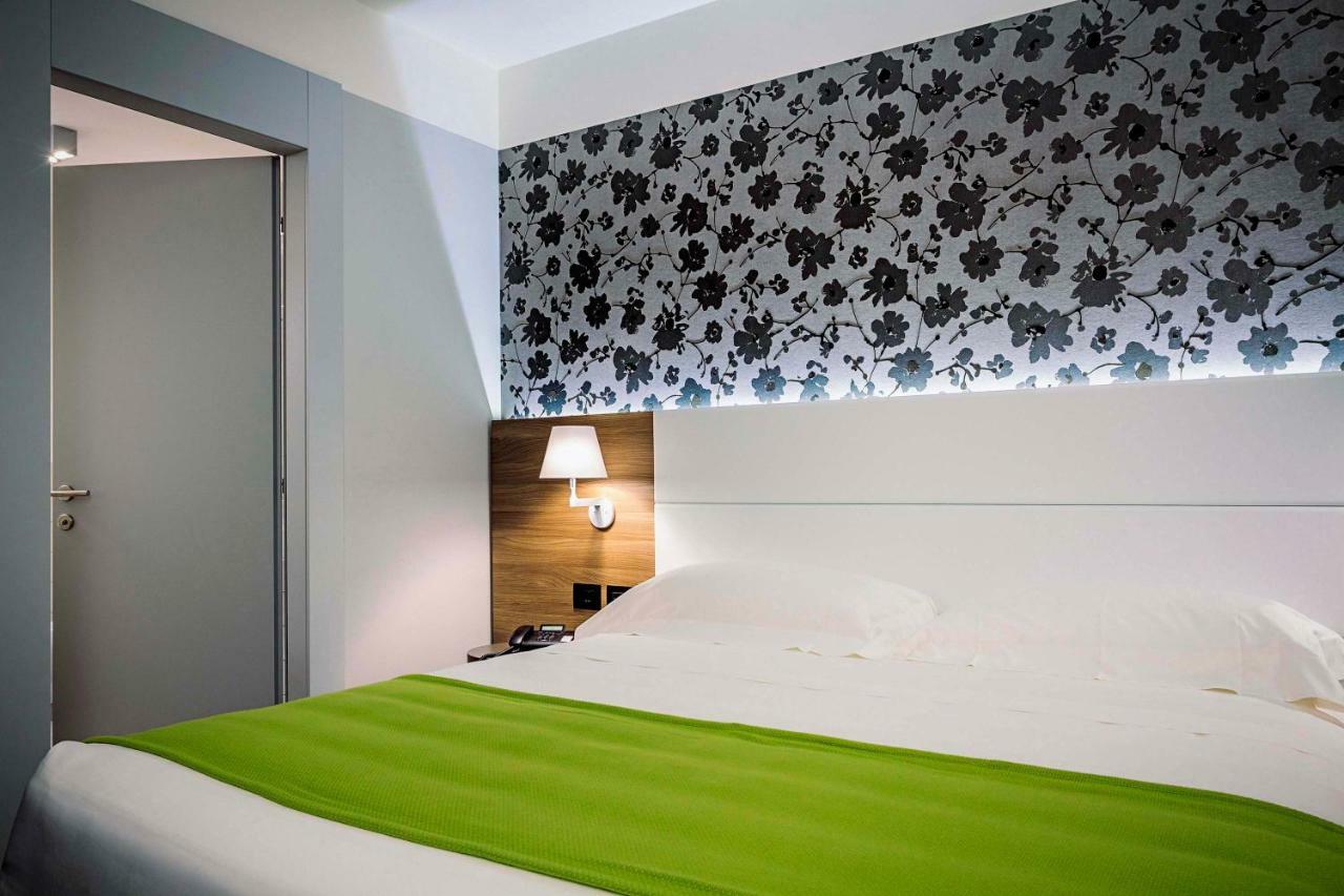 Link124 Hotel Parma Bagian luar foto