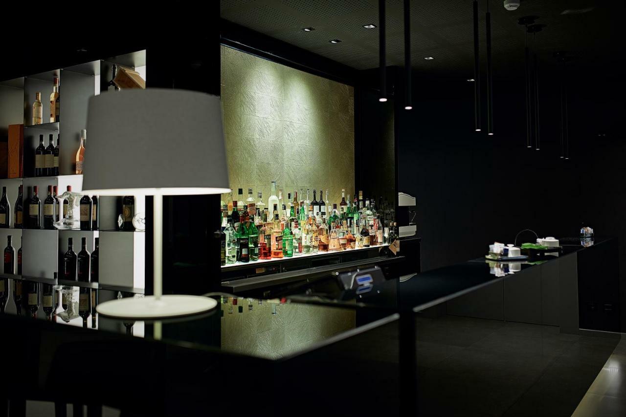 Link124 Hotel Parma Bagian luar foto