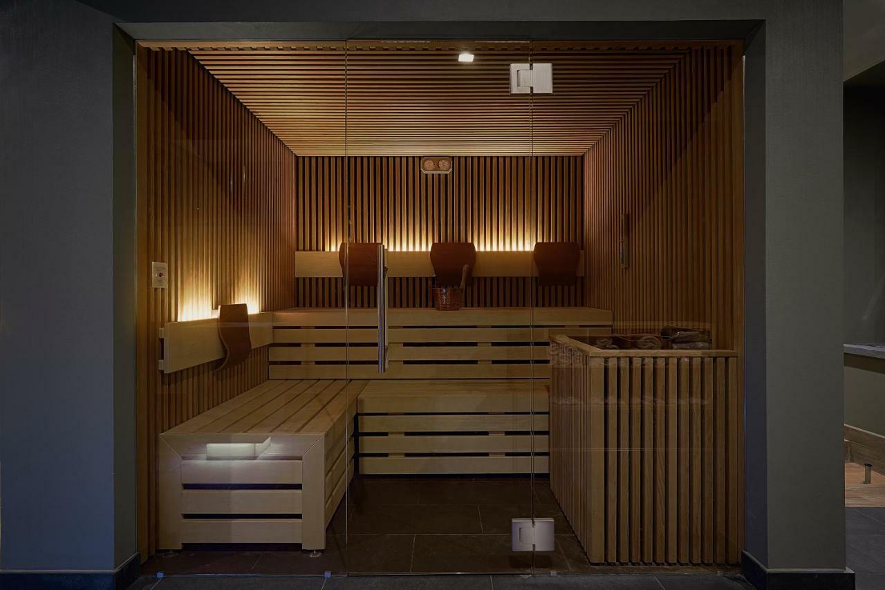 Link124 Hotel Parma Bagian luar foto