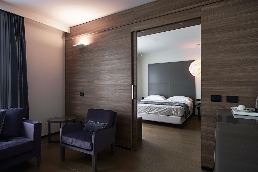 Link124 Hotel Parma Bagian luar foto